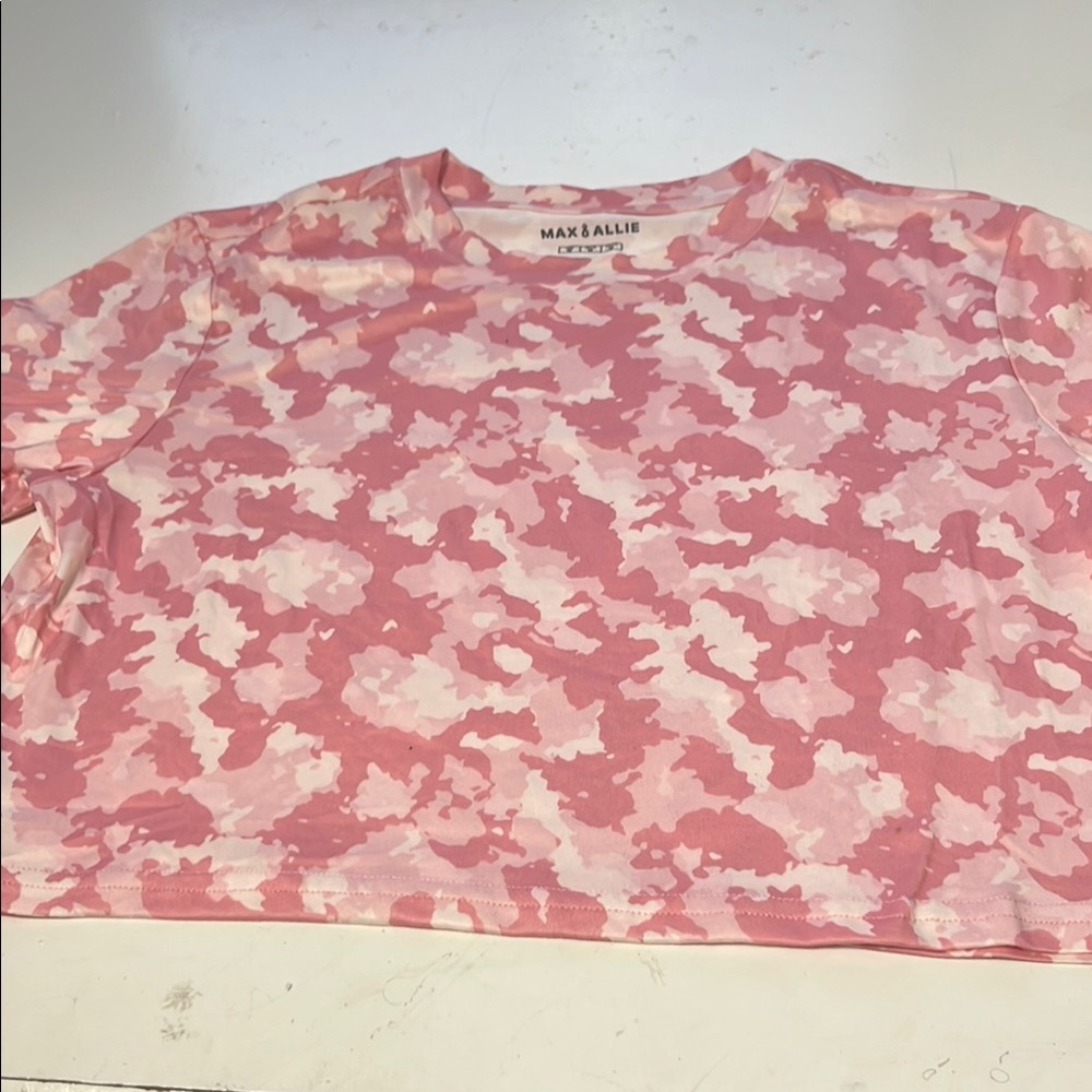 Max & Allie Medium Cropped Short Sleeve Pink Camouflage T-Shirt